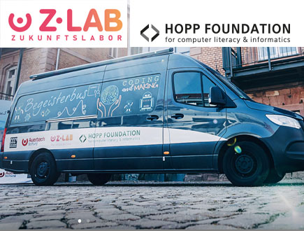 Begeisterbus mit Logos Zlab und Hopp Foundation